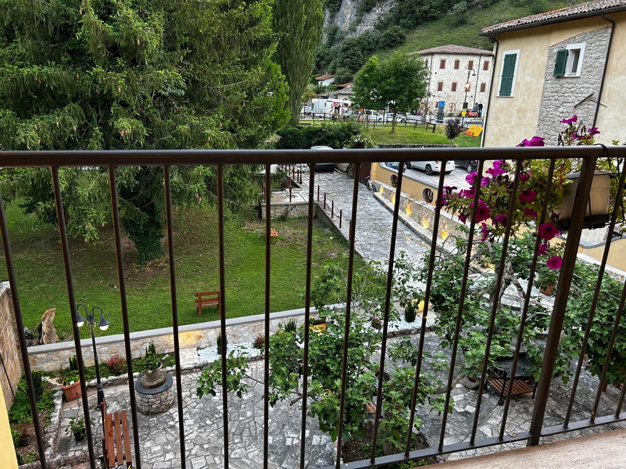 Residence il giardino sul fiume Nera Cerreto di Spoleto Esterno foto